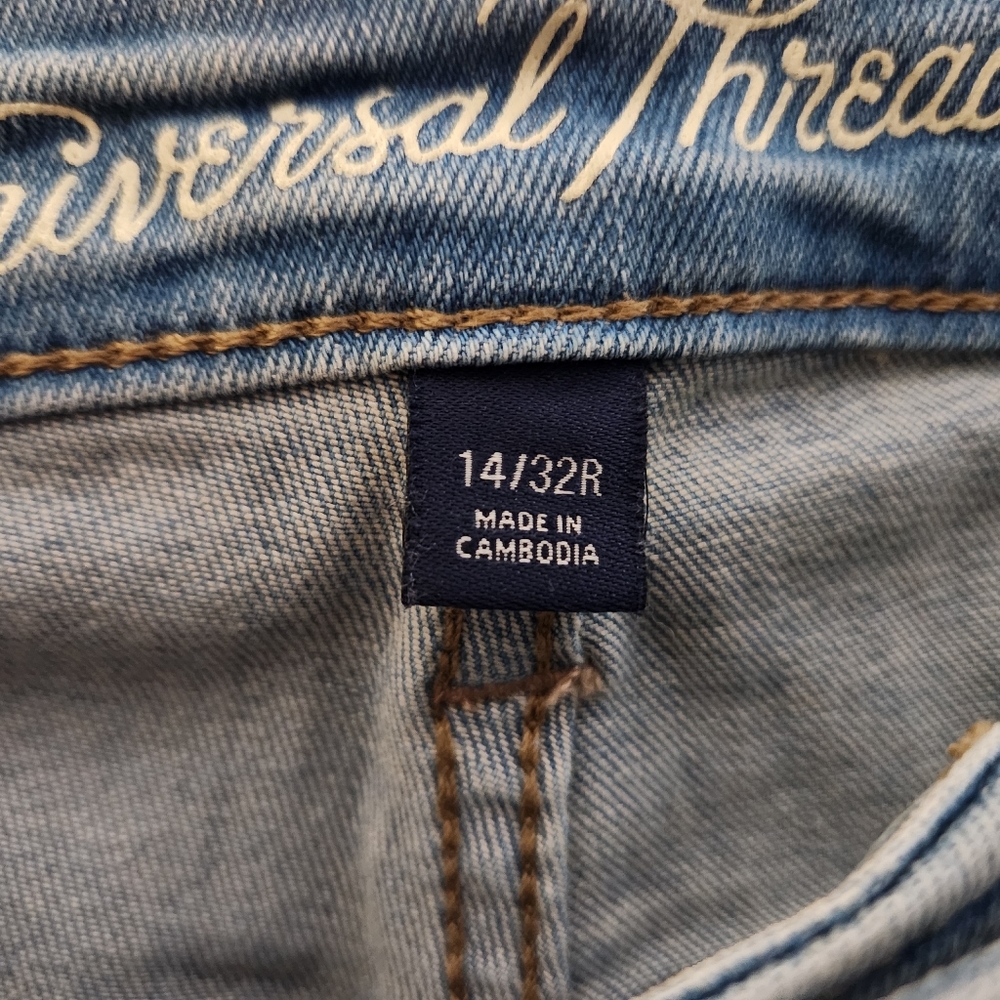 Universal Thread Light Washed Distressed Ladies jeans 14/32 - Picture 2 of 5